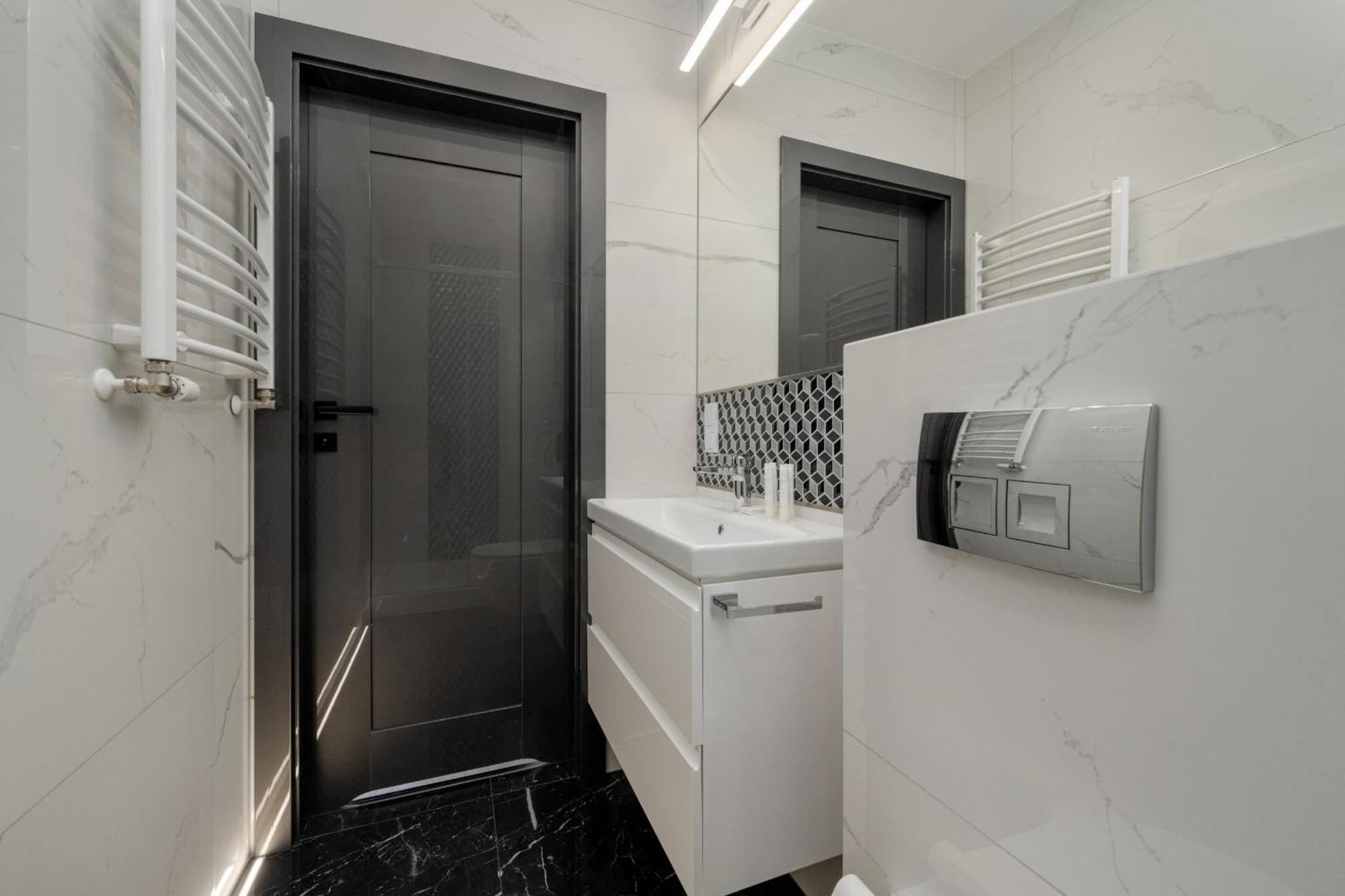 Luksusowy Apartament Z 3 Sypialniami, Klimatyzacja, Parkingiem I Biurkiem We Wroclawiu By Renters Prestige Exterior foto