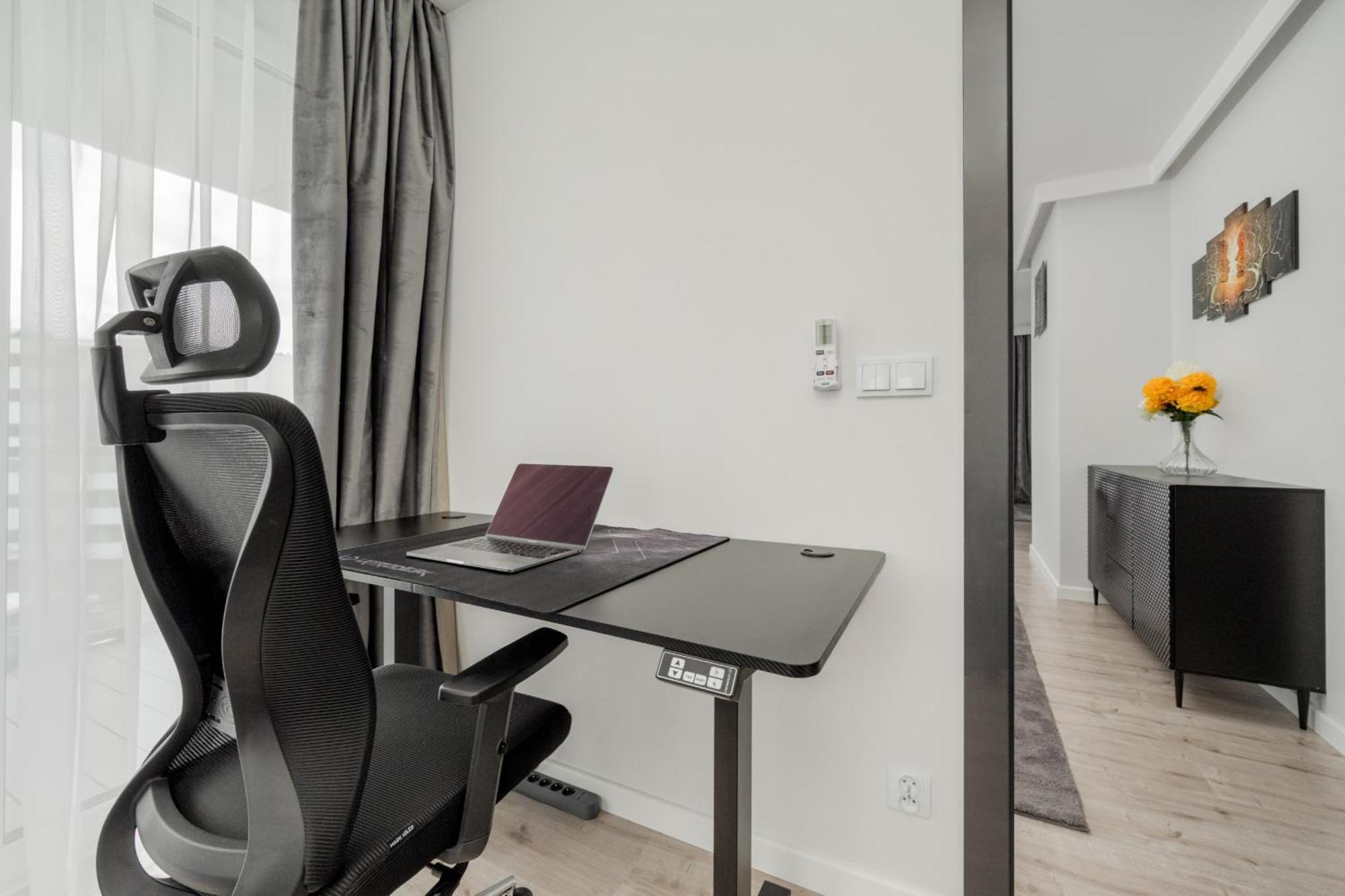 Luksusowy Apartament Z 3 Sypialniami, Klimatyzacja, Parkingiem I Biurkiem We Wroclawiu By Renters Prestige Exterior foto
